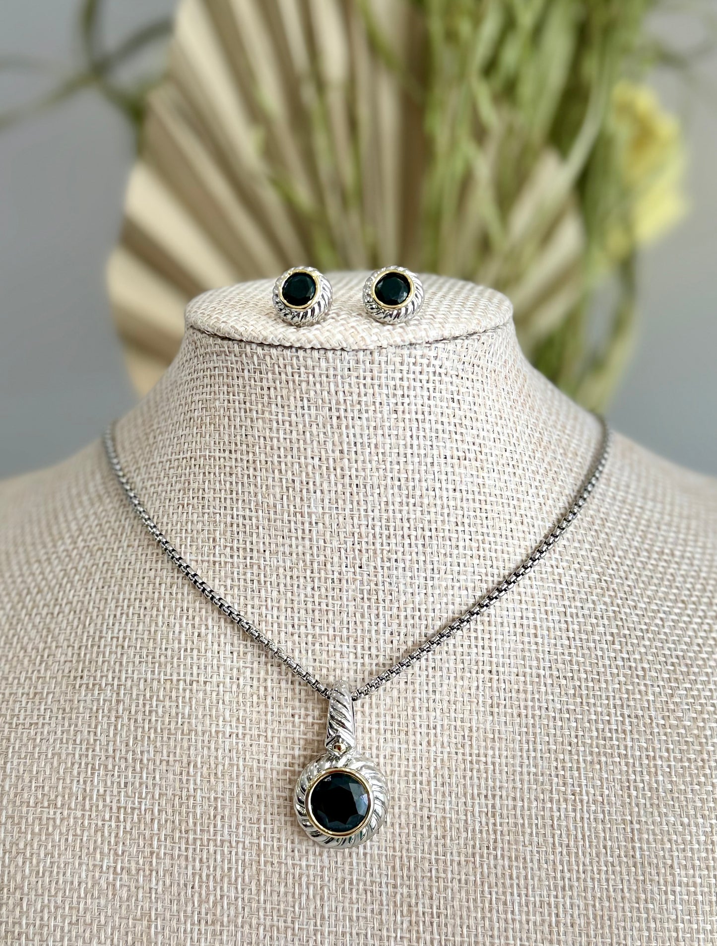 Millie Round Necklace